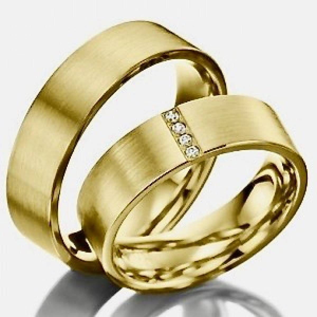 Alianças de Casamento Amendoadas em Ouro Amarelo, com 4 Diamantes