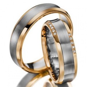 Alianças de Casamento em Ouro Bicolor com 10 Diamantes de 0,10 CTS