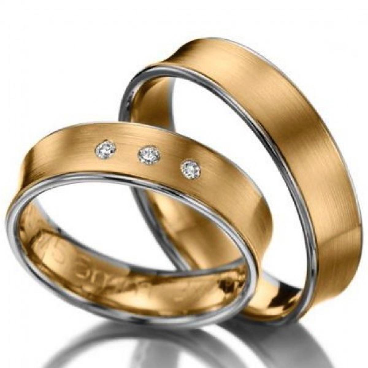 Alianças de Casamento em Ouro Bicolor com 3 Diamantes de 0,06 CTS